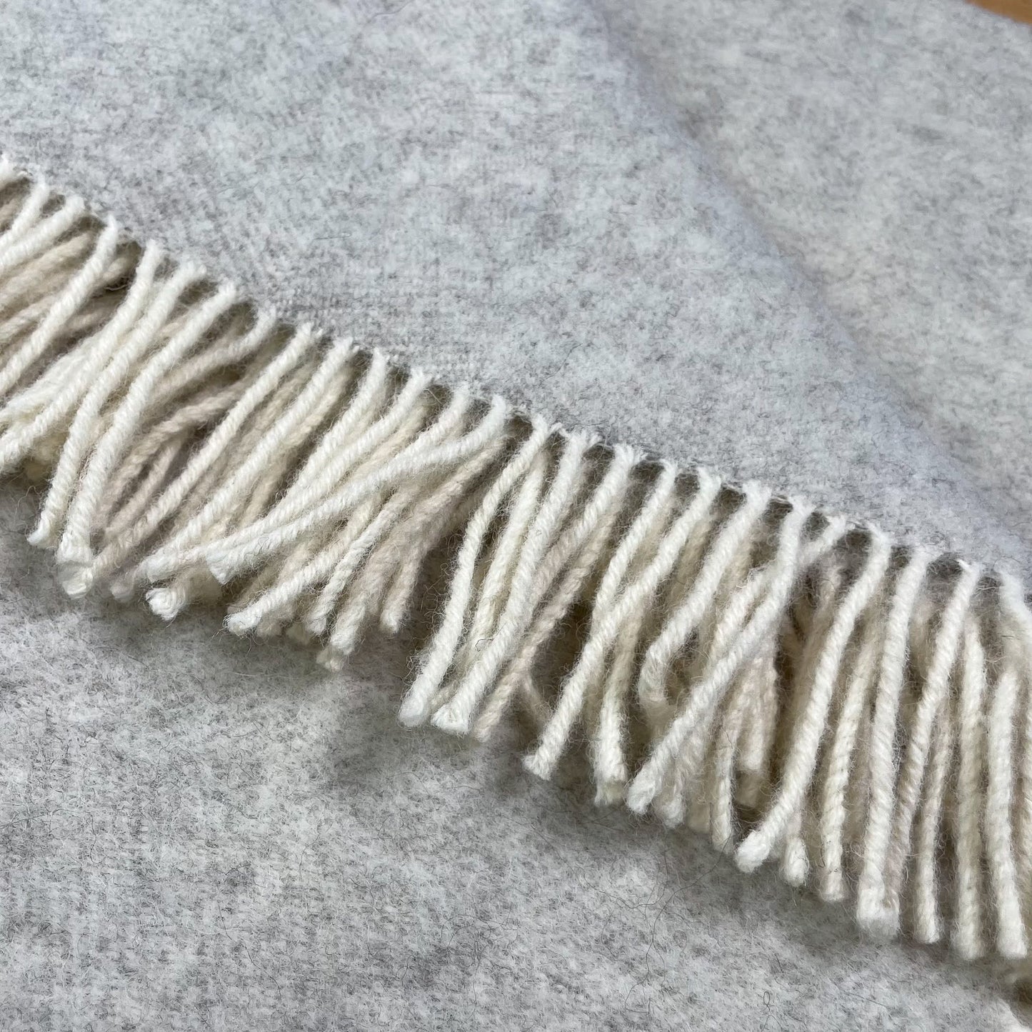 Pure Wool Herringbone Throw Blanket (Pale Grey, Size: 200x146cm)